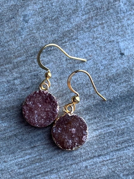 Boucles d’oreilles de style druzy couleur prune Comme un ange