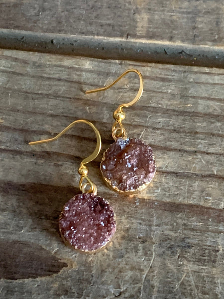 Boucles d’oreilles de style druzy couleur prune Comme un ange