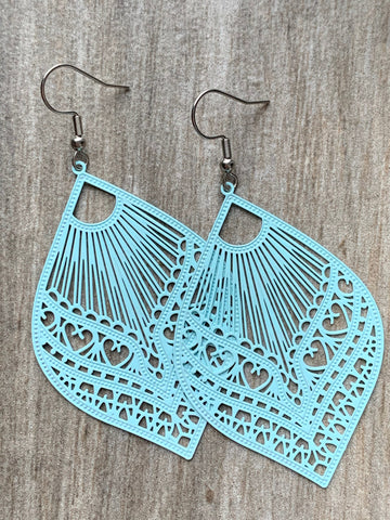 Boucles d’oreilles breloque feuille bleue pâle Comme un ange