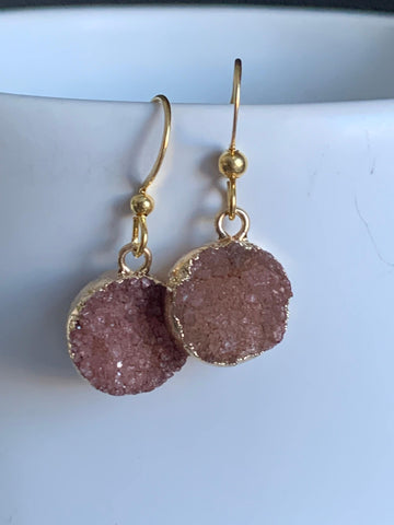 Boucles d’oreilles de style druzy couleur prune Comme un ange