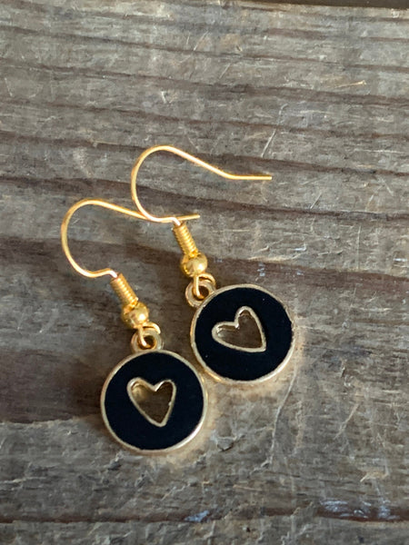 Boucles d’oreilles breloque coeur noir sur crochet alliage de métaux or Comme un ange