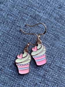 Boucles d’oreilles breloque cupcake sur crochet alliage de métaux or Comme un ange