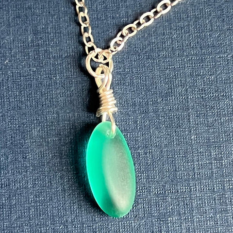 Collier pierre de mer oval vert émeraude Comme un ange