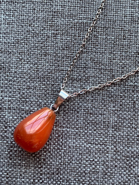 Collier pierre rouge sur chaîne Comme un ange