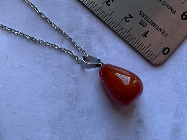 Collier pierre rouge sur chaîne Comme un ange