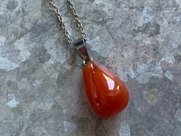 Collier pierre rouge sur chaîne Comme un ange