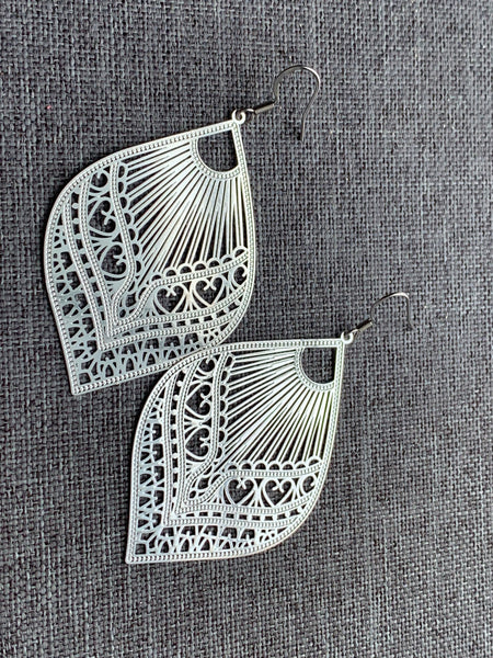 Boucles oreilles feuilles ton argent Comme un ange