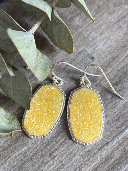 Bijoux style druzy jaune Comme un ange