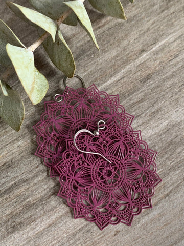 Boucles oreilles mandalas couleur mauve prune Comme un ange