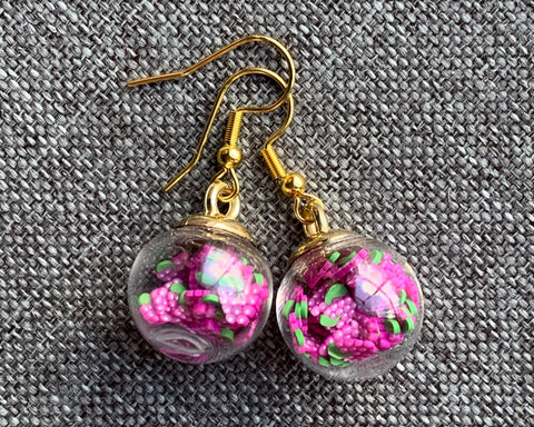 Boucles d’oreilles breloque boule de verre raisin mauve crochet alliage de métaux or Comme un ange