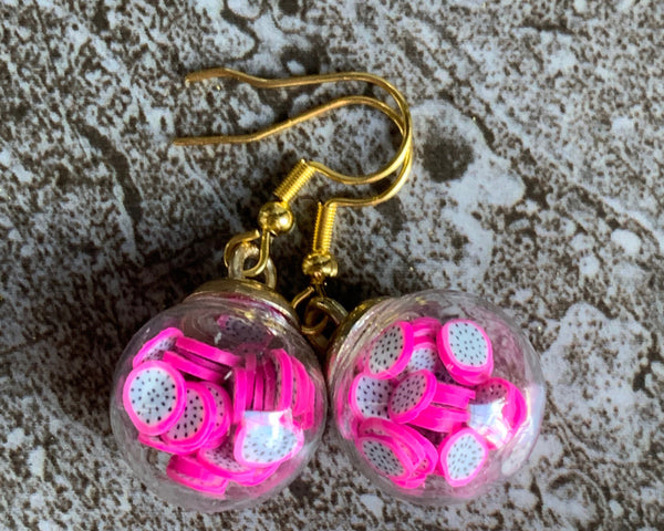 Boucles d’oreilles breloque fruit du dragon boule de verre sur crochet alliage de métaux or Comme un ange