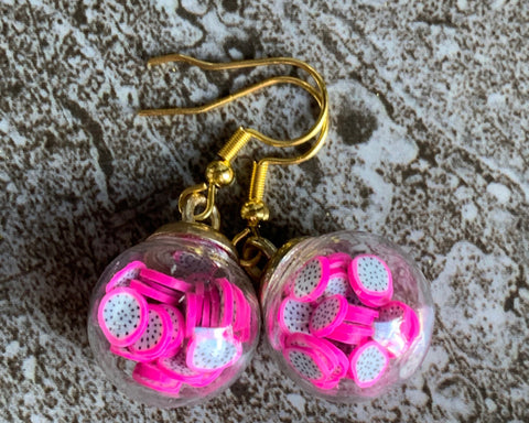 Boucles d’oreilles breloque fruit du dragon boule de verre sur crochet alliage de métaux or Comme un ange