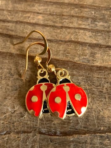 Boucles d’oreilles breloque coccinelle rouge et alliage métaux or Comme un ange