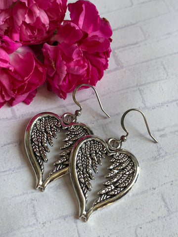 Boucles d’oreilles breloque coeur ailes d’anges sur crochet alliage de métaux argent Comme un ange