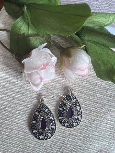 Boucles oreilles style boho goutte mauve Comme un ange