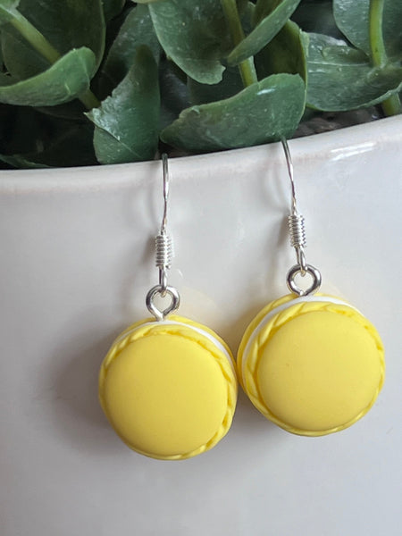 Bijoux boucles oreilles desserts gourmandises macarons jaunes Comme un ange