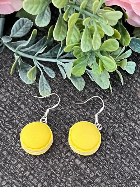 Bijoux boucles oreilles desserts gourmandises macarons jaunes Comme un ange