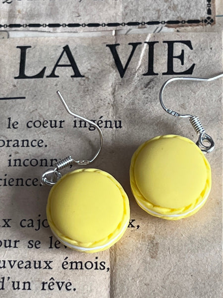 Bijoux boucles oreilles desserts gourmandises macarons jaunes Comme un ange