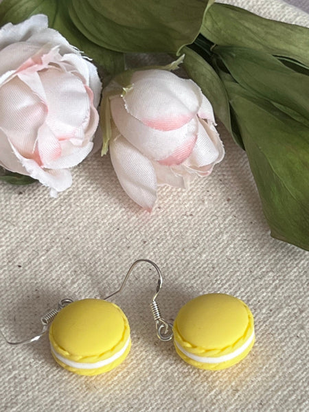 Bijoux boucles oreilles desserts gourmandises macarons jaunes Comme un ange