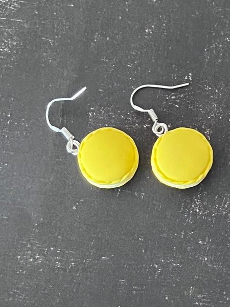 Bijoux boucles oreilles desserts gourmandises macarons jaunes Comme un ange