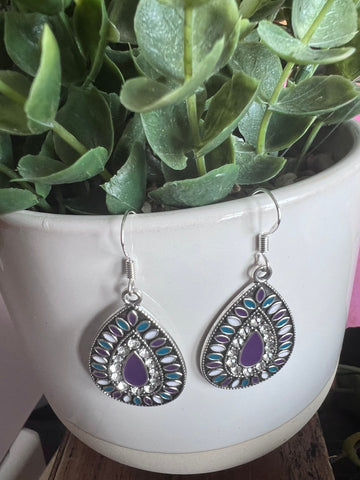 Boucles oreilles style boho goutte mauve Comme un ange