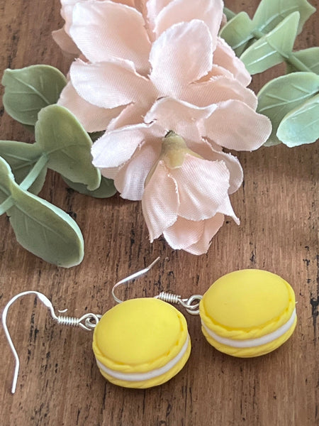 Bijoux boucles oreilles desserts gourmandises macarons jaunes Comme un ange