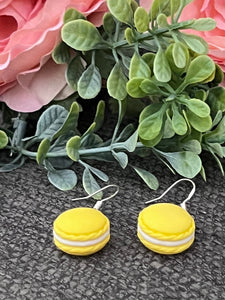 Bijoux boucles oreilles desserts gourmandises macarons jaunes Comme un ange