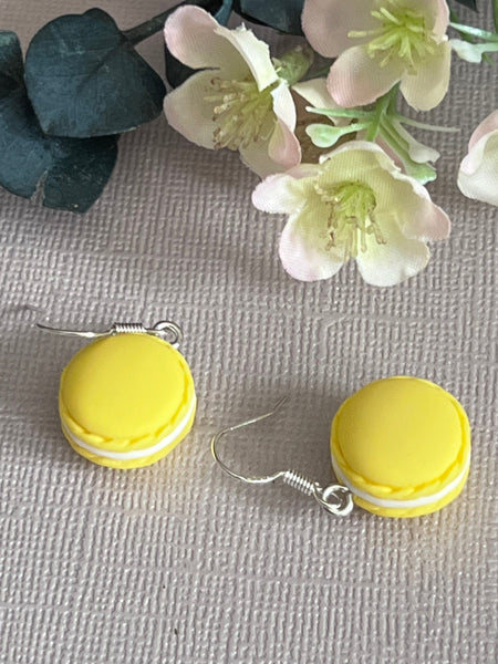 Bijoux boucles oreilles desserts gourmandises macarons jaunes Comme un ange