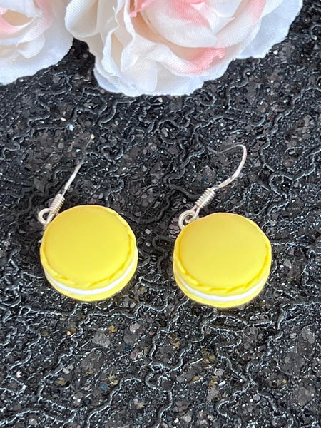 Bijoux boucles oreilles desserts gourmandises macarons jaunes Comme un ange