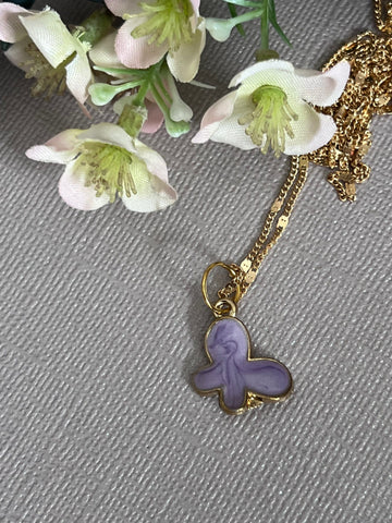 Collier papillon mauve Comme un ange