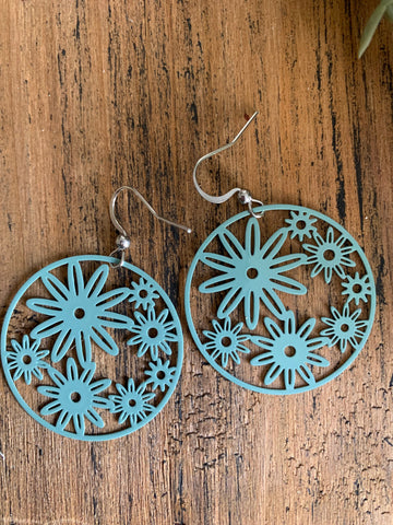 Boucles d’oreilles breloque cercle fleuri bleu sur crochet alliage de métaux argent Comme un ange