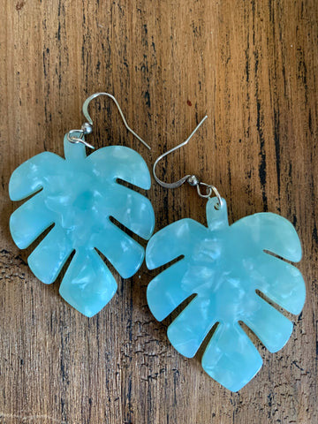 Boucles d’oreilles breloque feuilles de bananier en résine turquoise et blanche sur crochet alliage de métaux argent Comme un ange