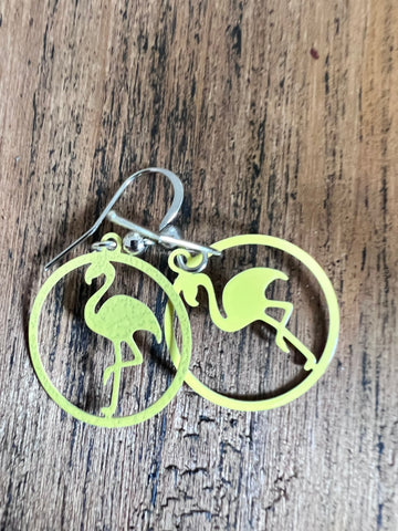 Boucles d’oreilles breloque flamant rose jaune sur crochet alliage de métaux argent Comme un ange