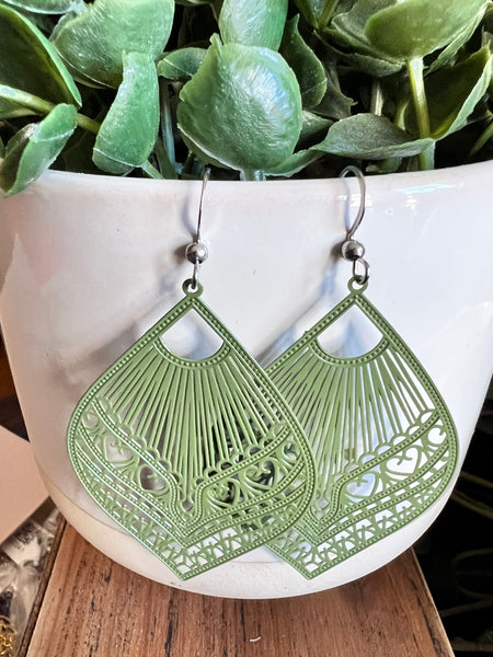 Boucles d’oreilles feuilles verts petits cœurs dentelles Comme un ange