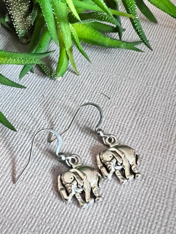 Boucles d’oreilles breloque éléphant chance infini sur crochet alliage de métaux argent Comme un ange