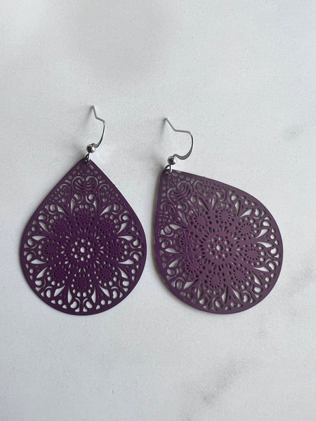 Boucles oreilles ovales aubergine mauves dentelles Comme un ange