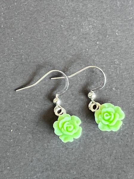 Bijoux boucles d’oreilles roses fleurs vertes limes Comme un ange