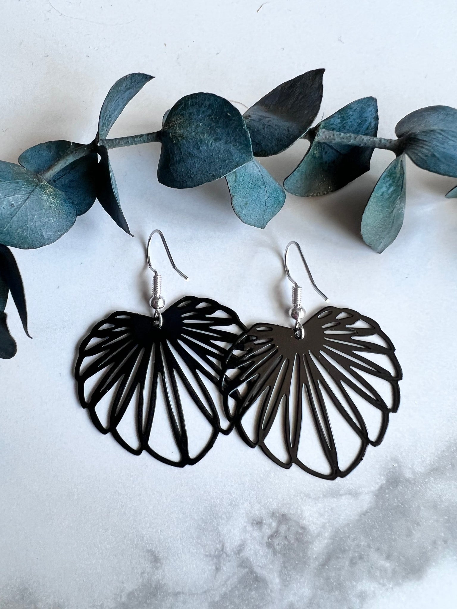 Bijoux boucles oreilles feuilles noires feuilles tropicales feuilles bananiers Comme un ange