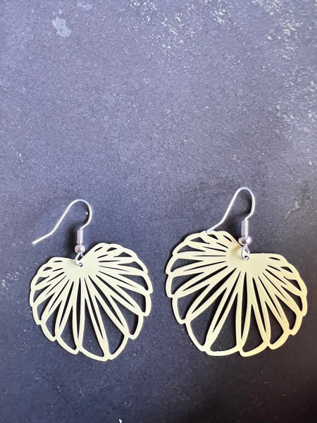 Bijoux boucles oreilles feuilles jaunes crèmes  feuilles tropicales feuilles bananiers Comme un ange