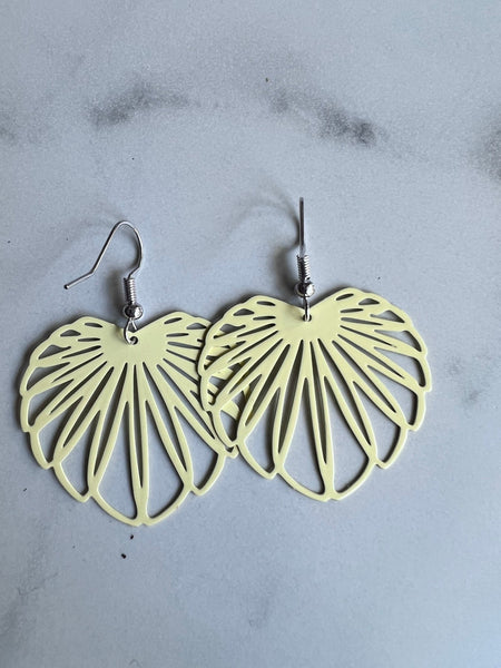 Bijoux boucles oreilles feuilles jaunes crèmes  feuilles tropicales feuilles bananiers Comme un ange