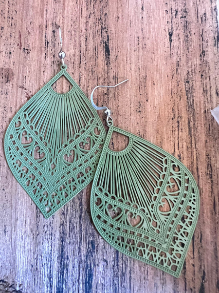 Boucles d’oreilles feuilles verts petits cœurs dentelles Comme un ange