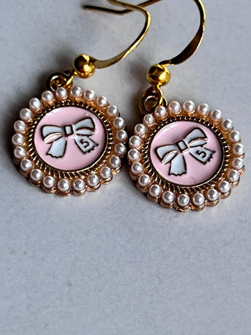 Boucles oreilles petites boucles délicates roses blancs Comme un ange