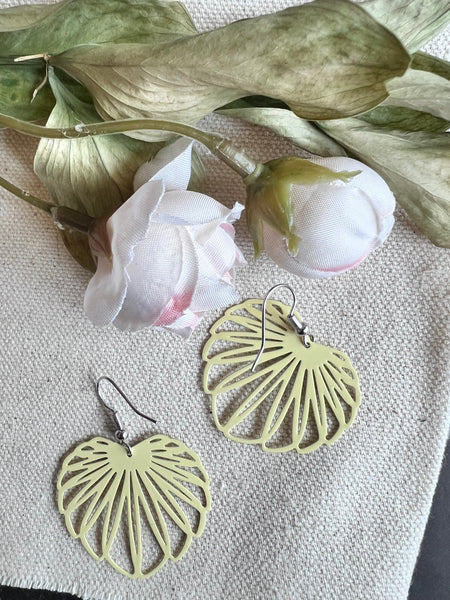 Bijoux boucles oreilles feuilles jaunes crèmes  feuilles tropicales feuilles bananiers Comme un ange